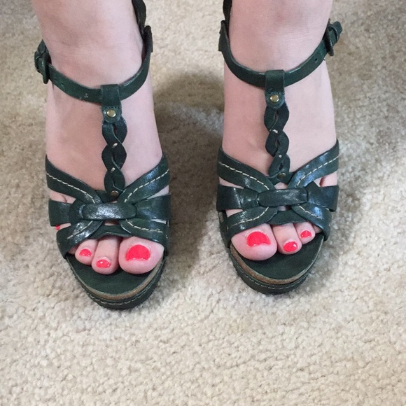 Frye Green Leather T-Strap Heels - Picture 5 of 12